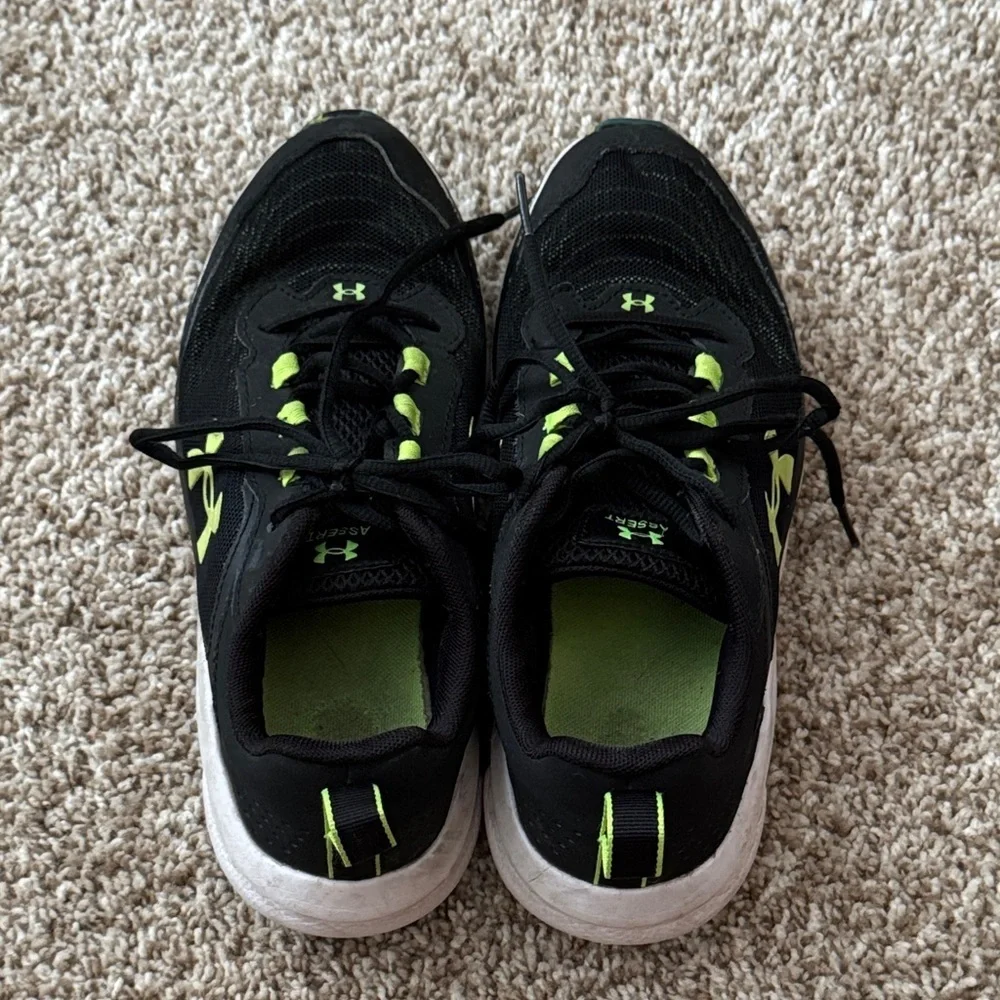 Under Armour Kids Black and Neon Green Sneakers